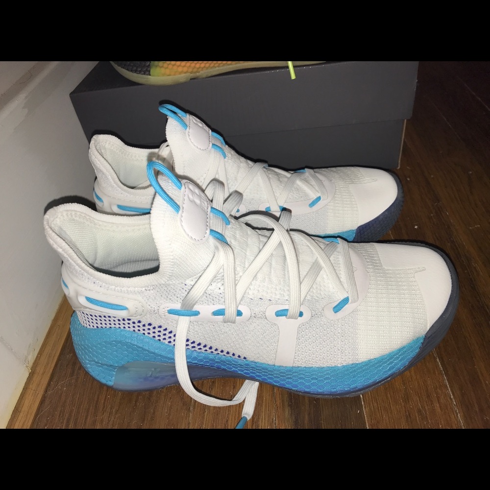 Curry 6 Christmas colorway